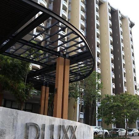 Dluxx Thammasat Hotel Pathum Thani Eksteriør billede