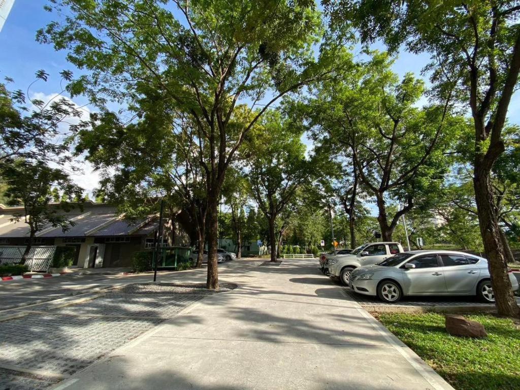 Dluxx Thammasat Hotel Pathum Thani Eksteriør billede