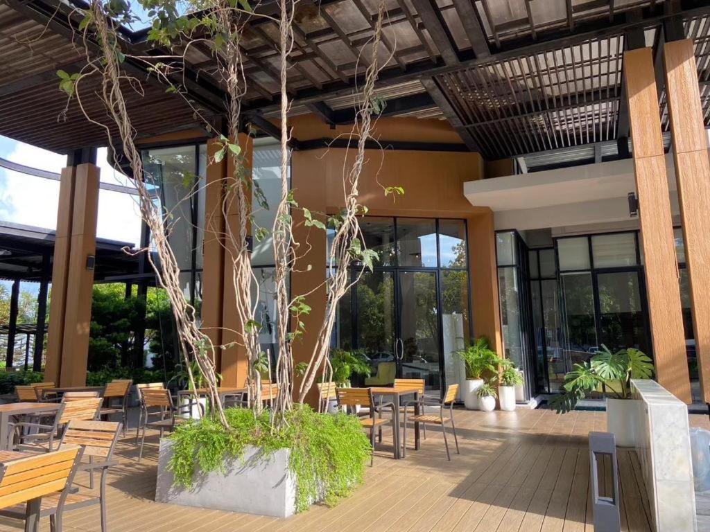 Dluxx Thammasat Hotel Pathum Thani Eksteriør billede