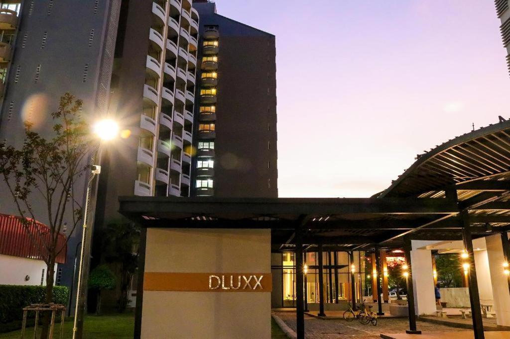 Dluxx Thammasat Hotel Pathum Thani Eksteriør billede