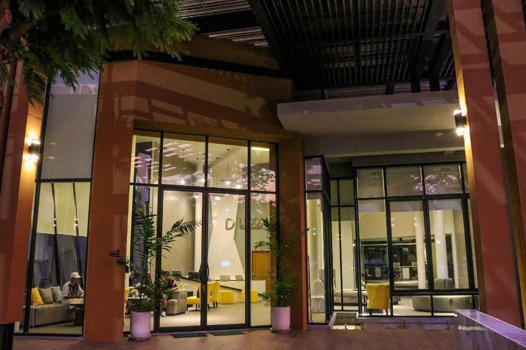 Dluxx Thammasat Hotel Pathum Thani Eksteriør billede