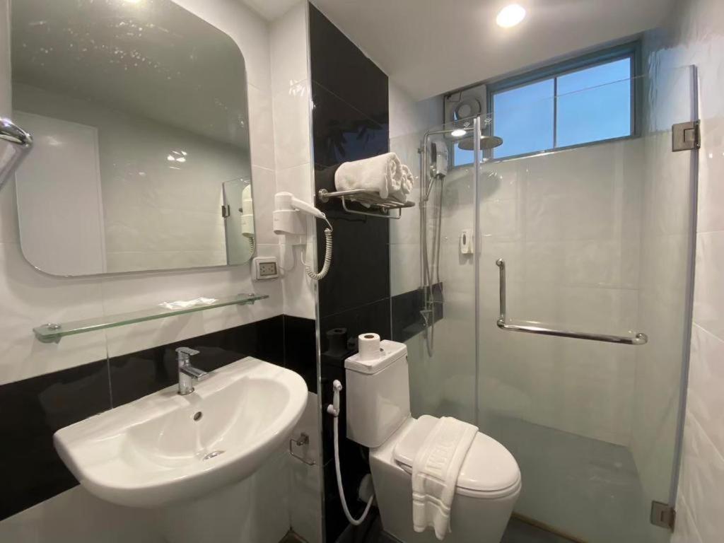Dluxx Thammasat Hotel Pathum Thani Eksteriør billede