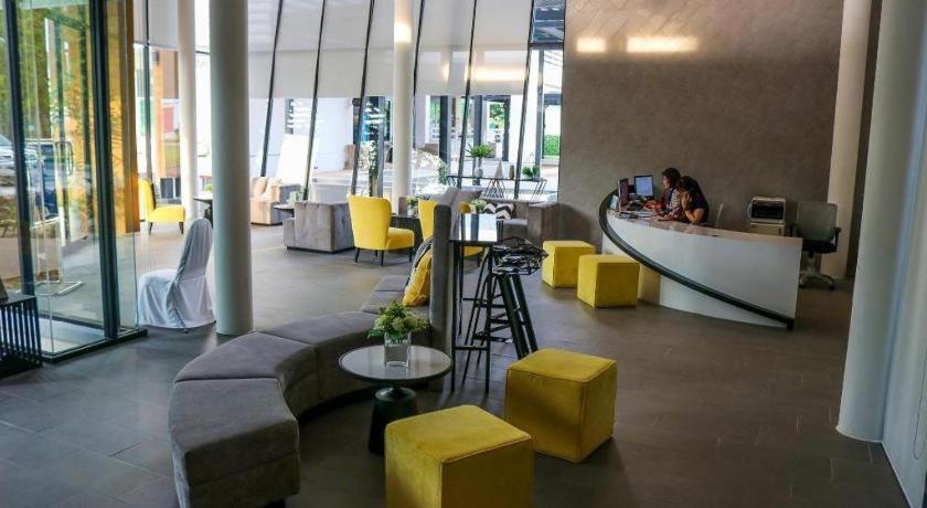 Dluxx Thammasat Hotel Pathum Thani Eksteriør billede